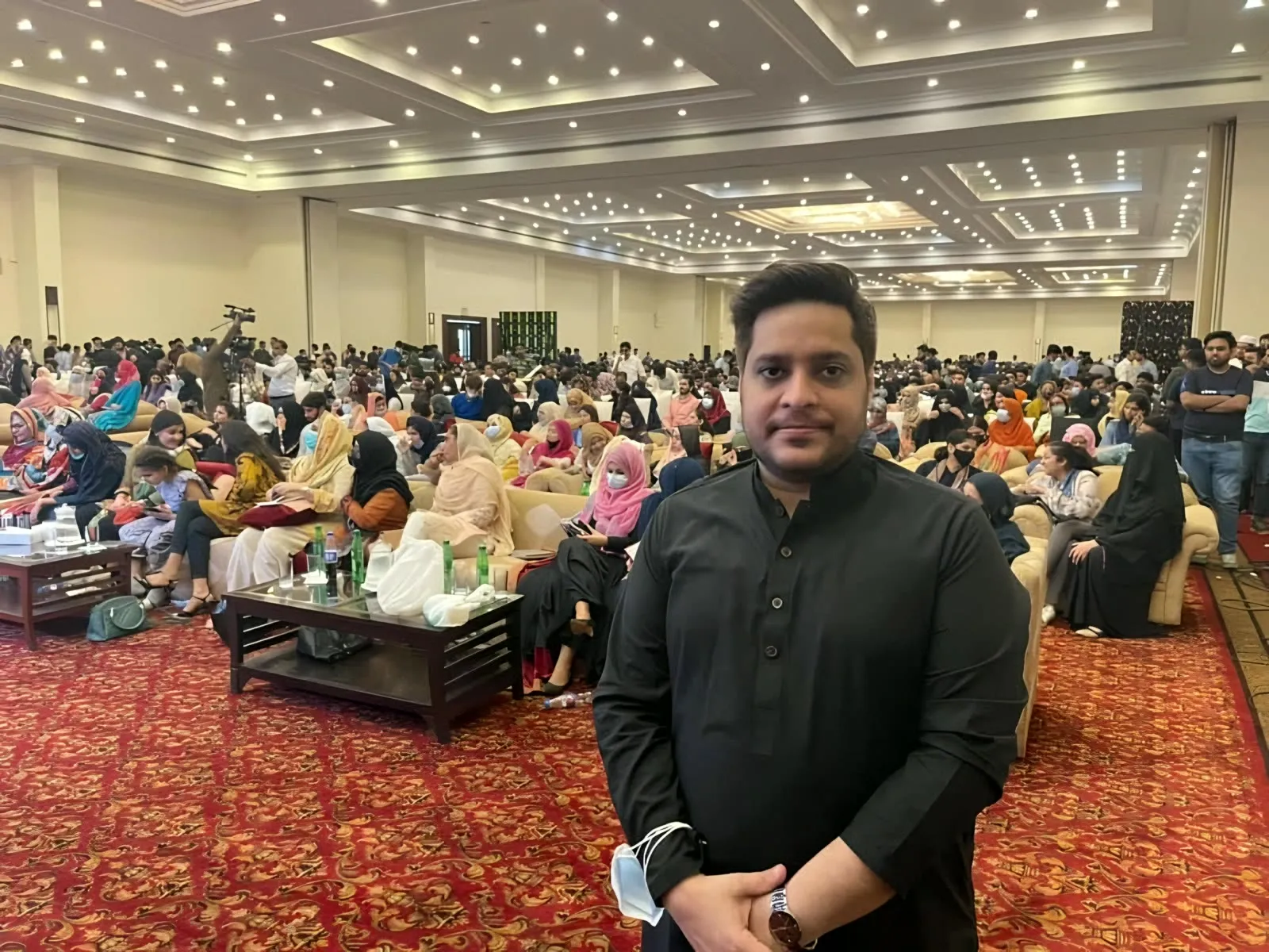 The full banquet hall of attendees at the Lahore seminar, September 2021